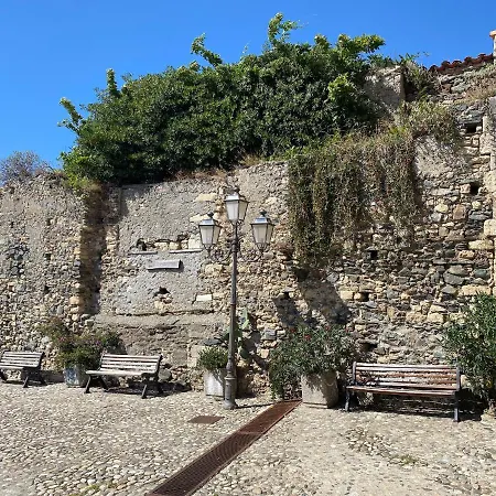 Al Castello فيومفريدو بروزيو